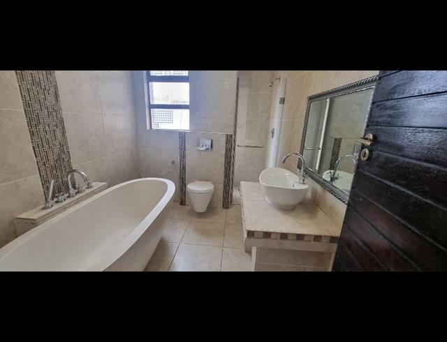 5 BEDROOM HOUSE FOR SALE IN UMHLANGA RIDGE